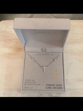 ⚡️Isabella M Cross Necklace
